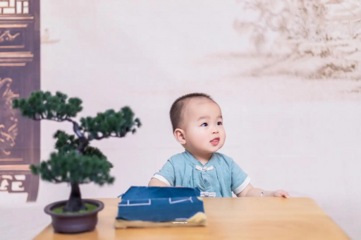 内江怀孕肚子中间凹两边凸
